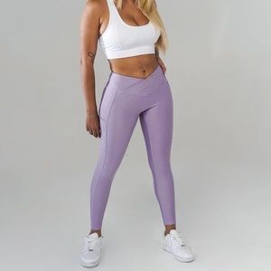 Obsession Pristine Pocket Leggings | LILAC